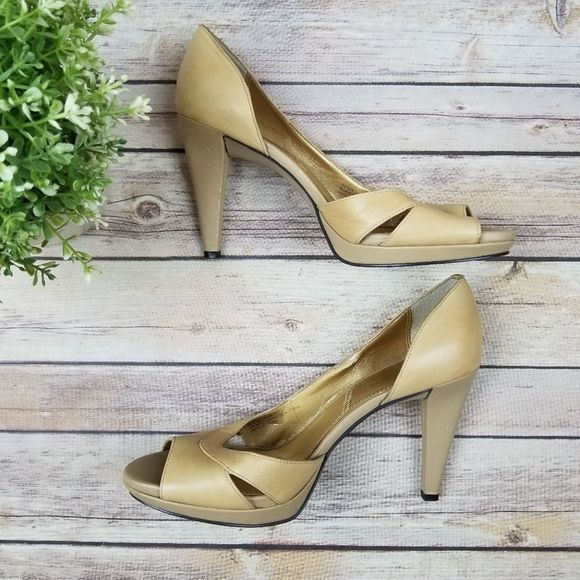 TAHARI Beige Leather High Heel Open Toe Platform - Picture 5 of 7